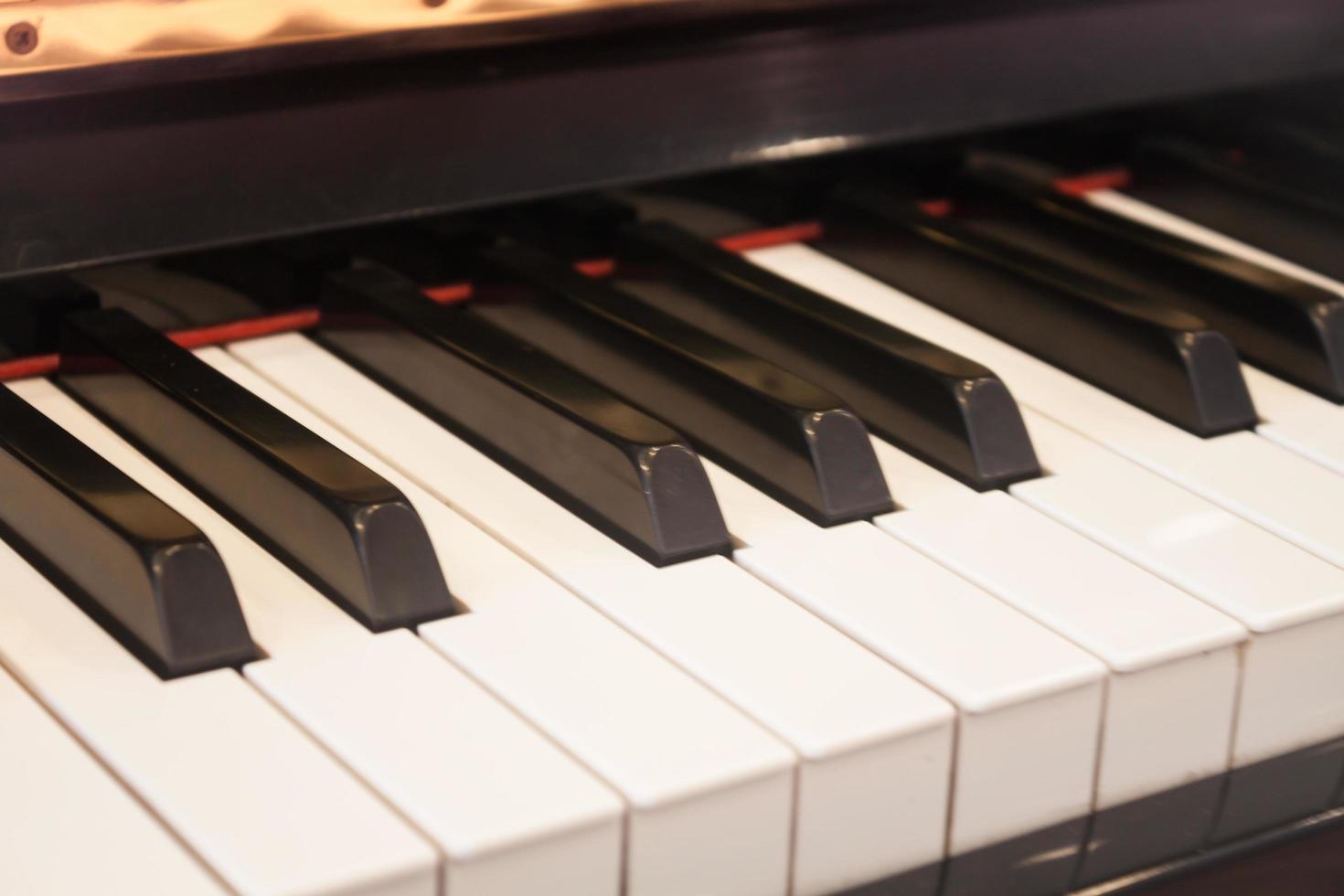 close-up van een piano klavier foto