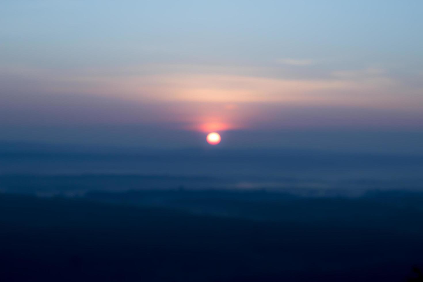 blauwe en roze zonsondergang foto