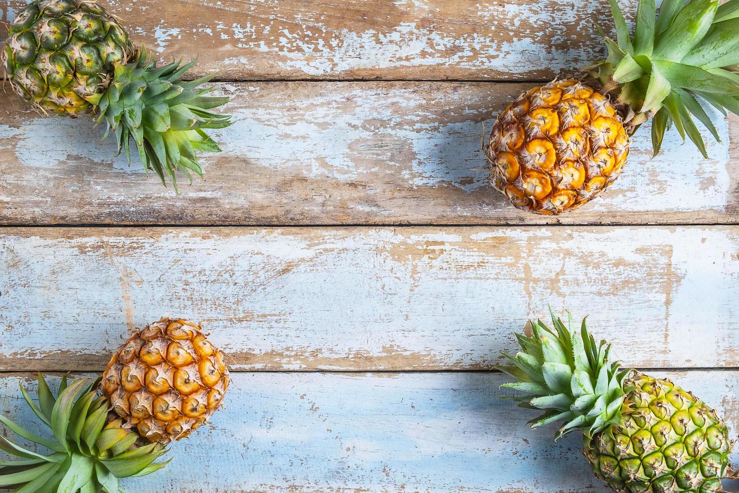 ananas met kopie ruimte foto