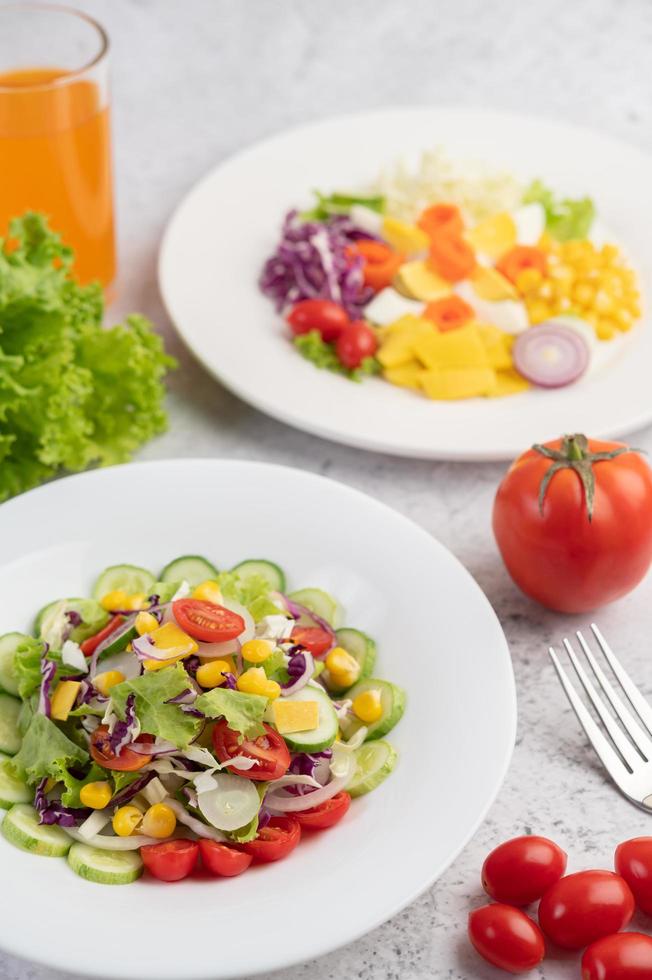 groentesalade met gekookte eieren foto