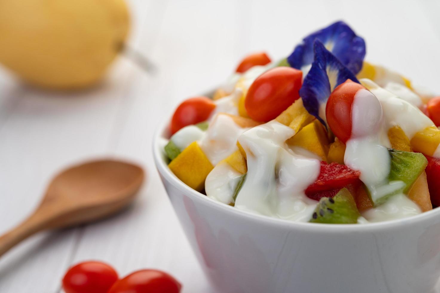 vers fruit en yoghurt foto