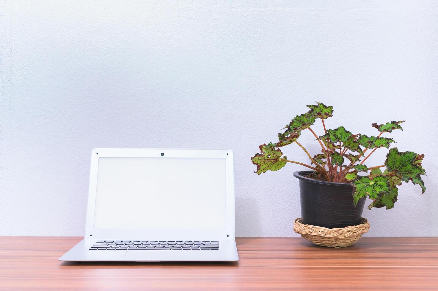 laptop computer op het bureau foto