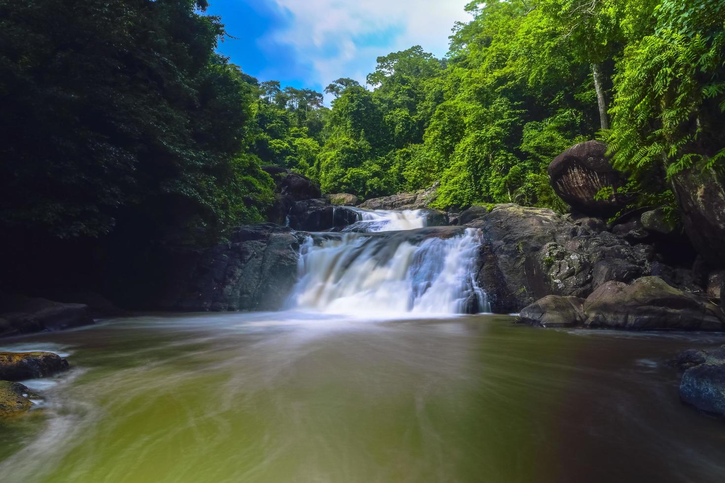 nang rong waterval in thailand foto