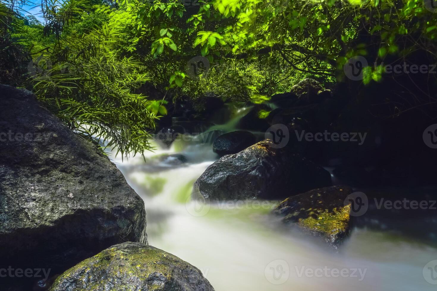 nang rong waterval in thailand foto