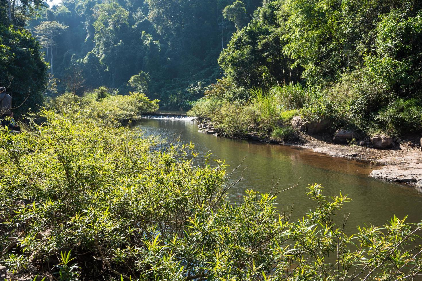 landschap bij de Heaw Narok-waterval in Thailand foto