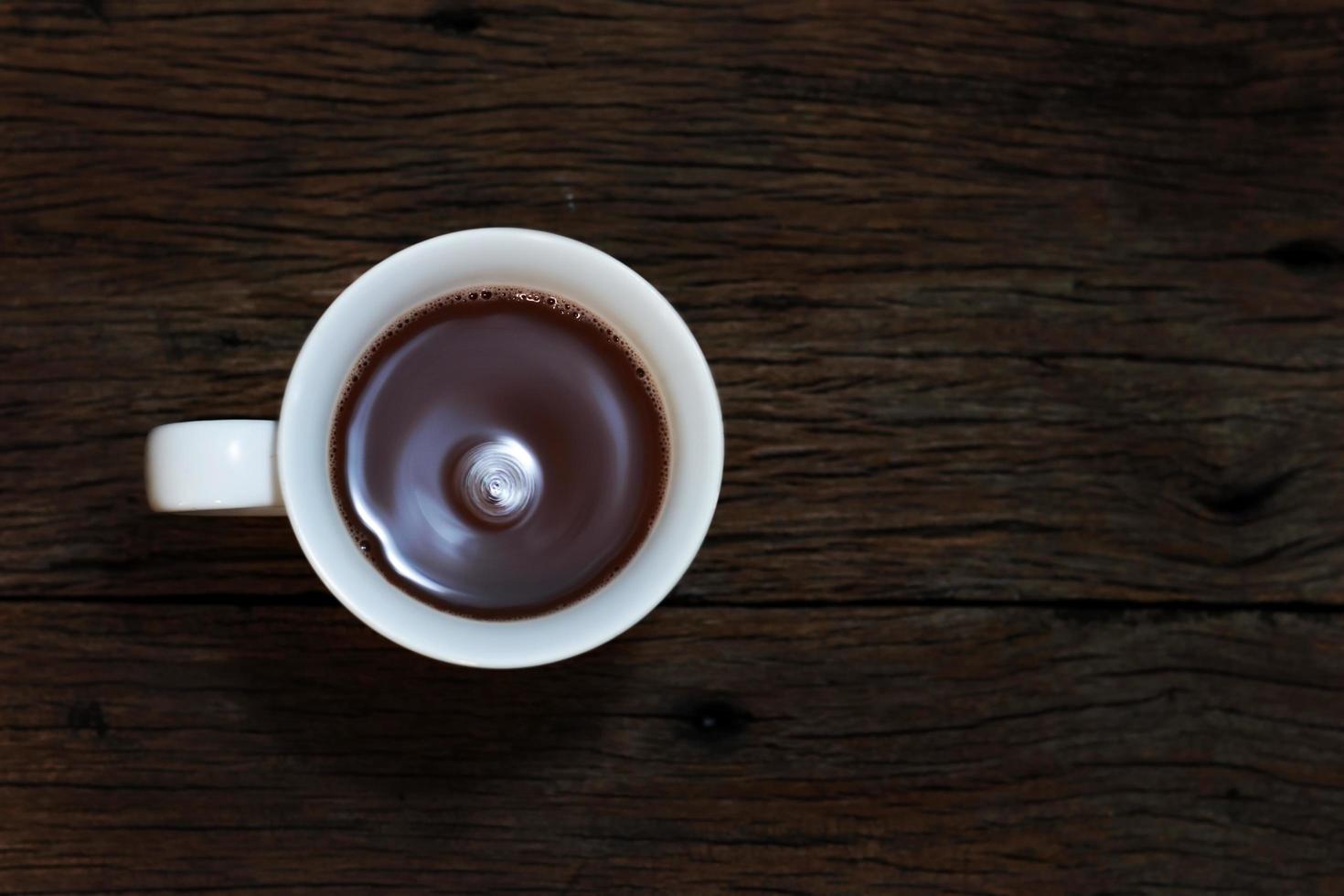 koffie op hout achtergrond bovenaanzicht. foto