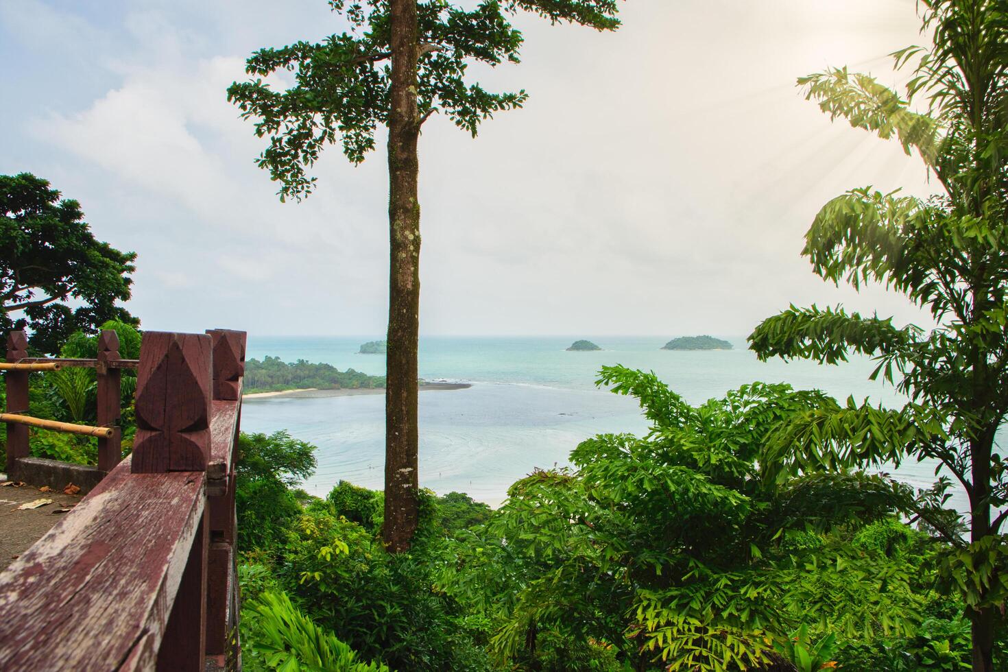 de zee bij Koh Chang, Thailand foto