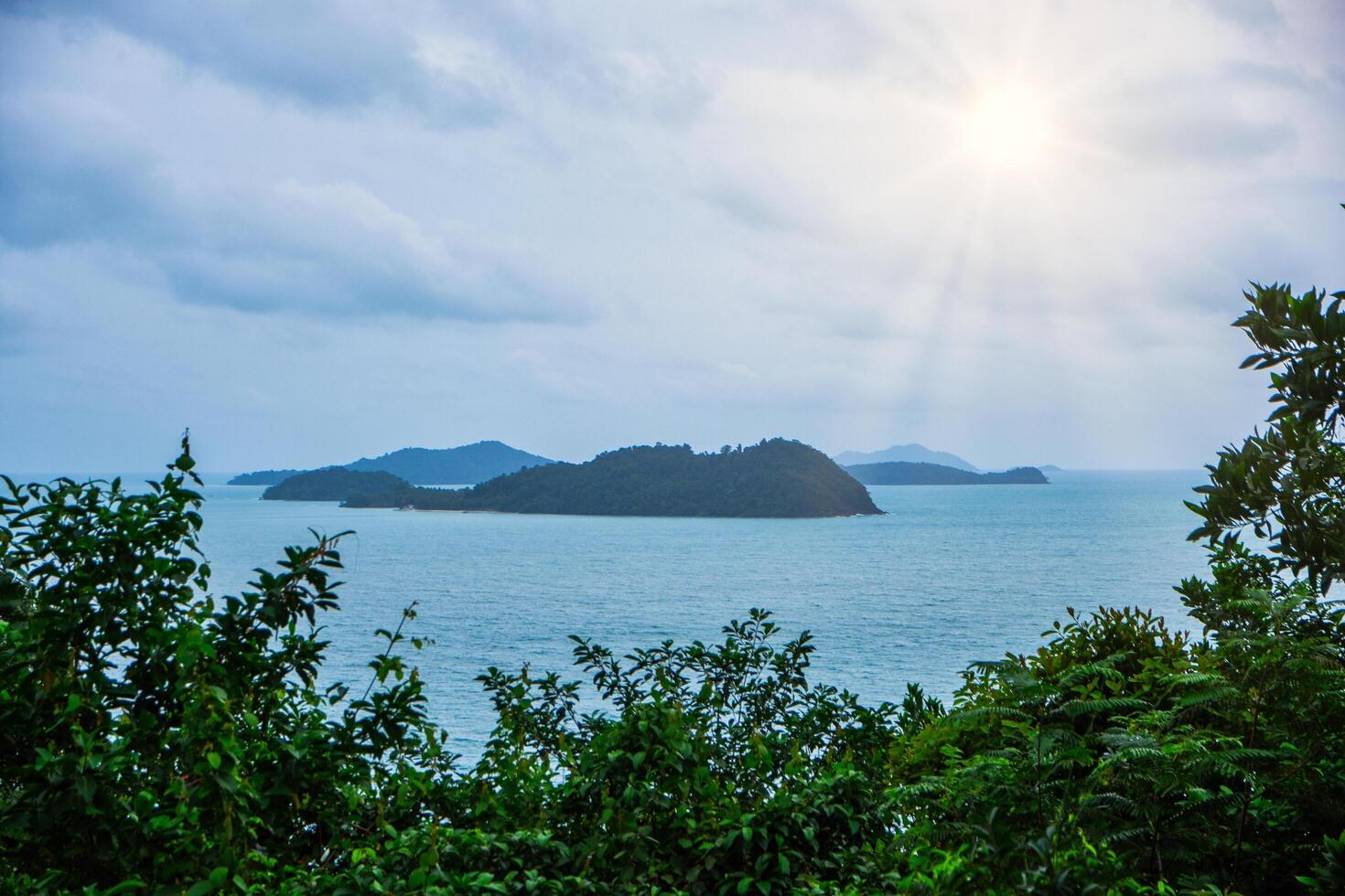 de zee bij Koh Chang, Thailand foto