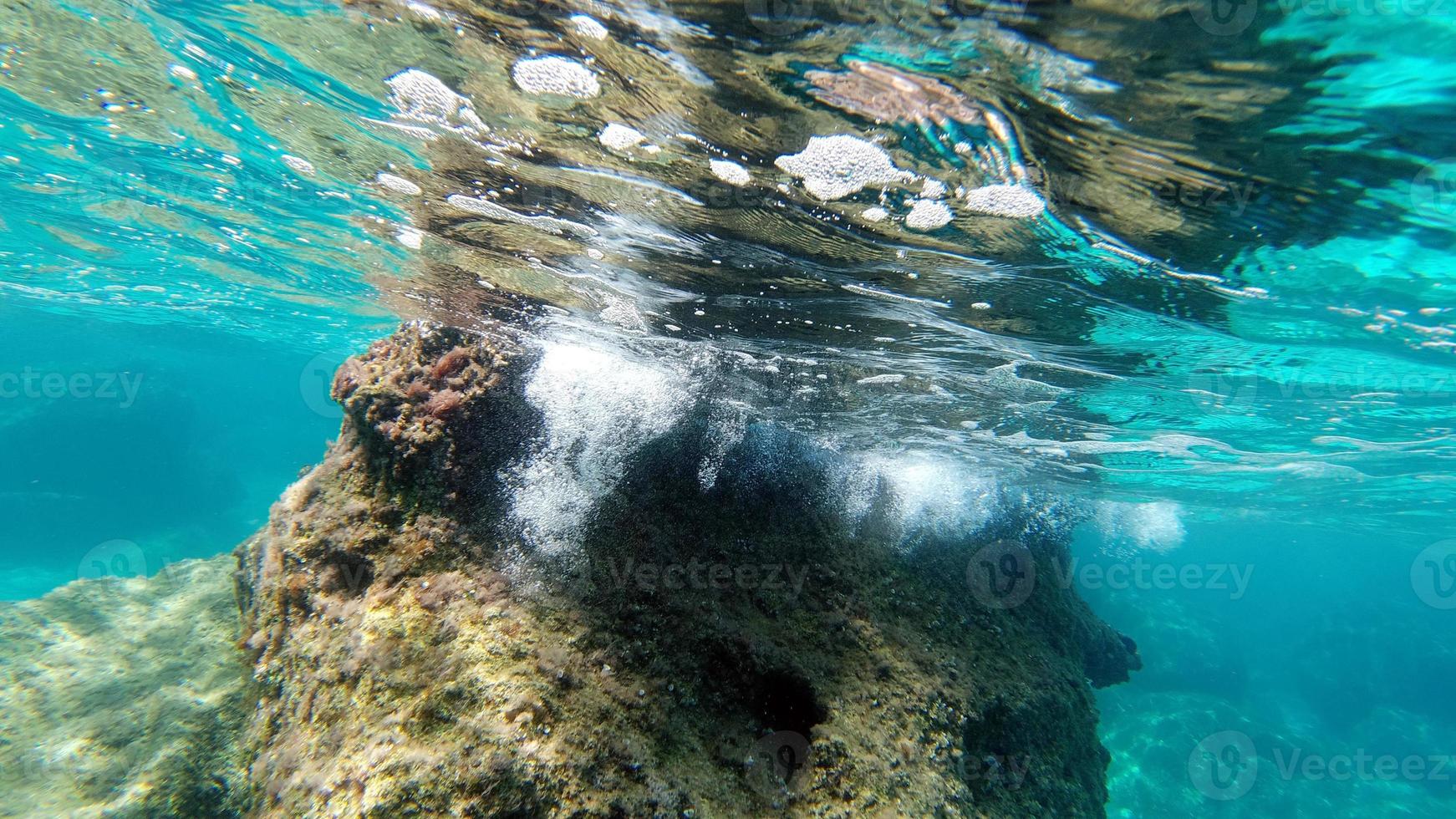 Sardinië kristal water onderwater- visie terwijl duiken foto