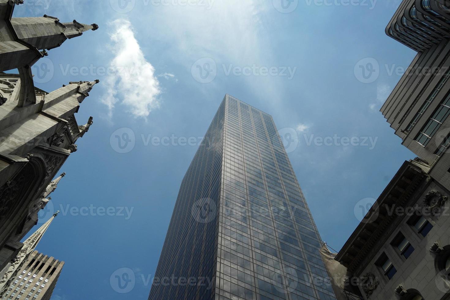 nieuw york stad wolkenkrabbers van straat foto