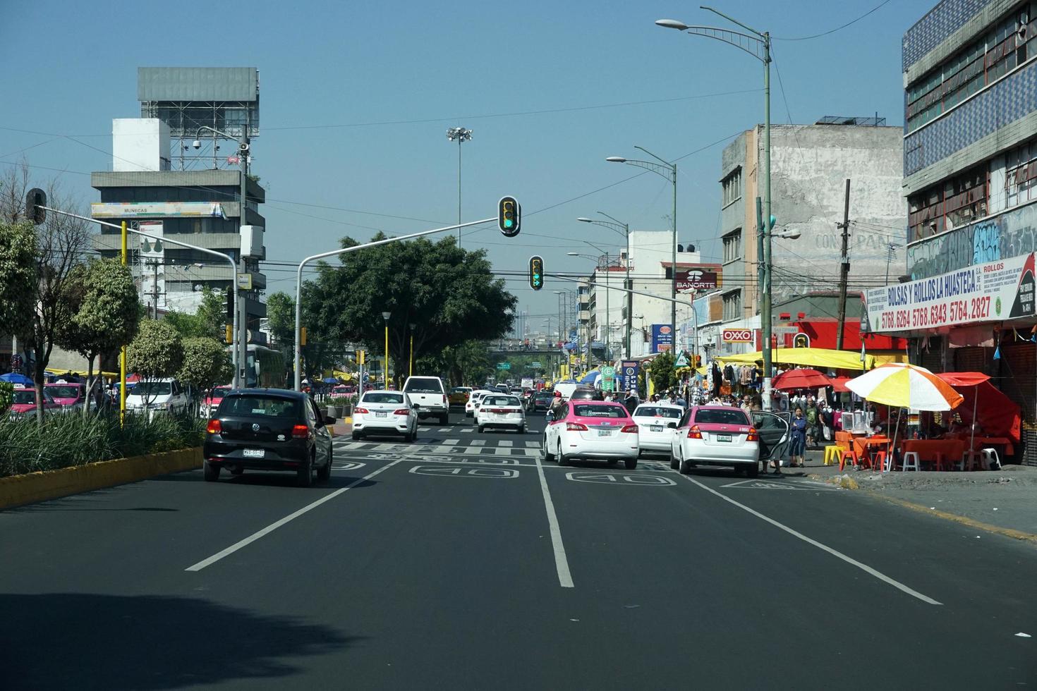 Mexico stad, Mexico - november 5 2017 - Mexicaans metropolis hoofdstad overbelast verkeer foto