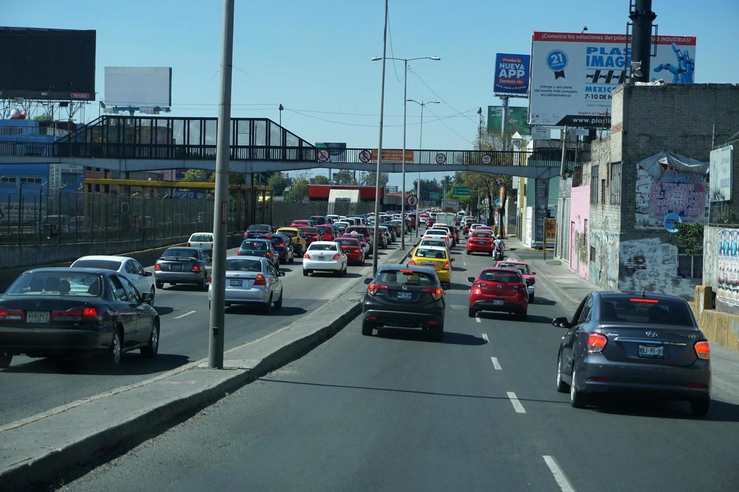 Mexico stad, Mexico - november 5 2017 - Mexicaans metropolis hoofdstad overbelast verkeer foto