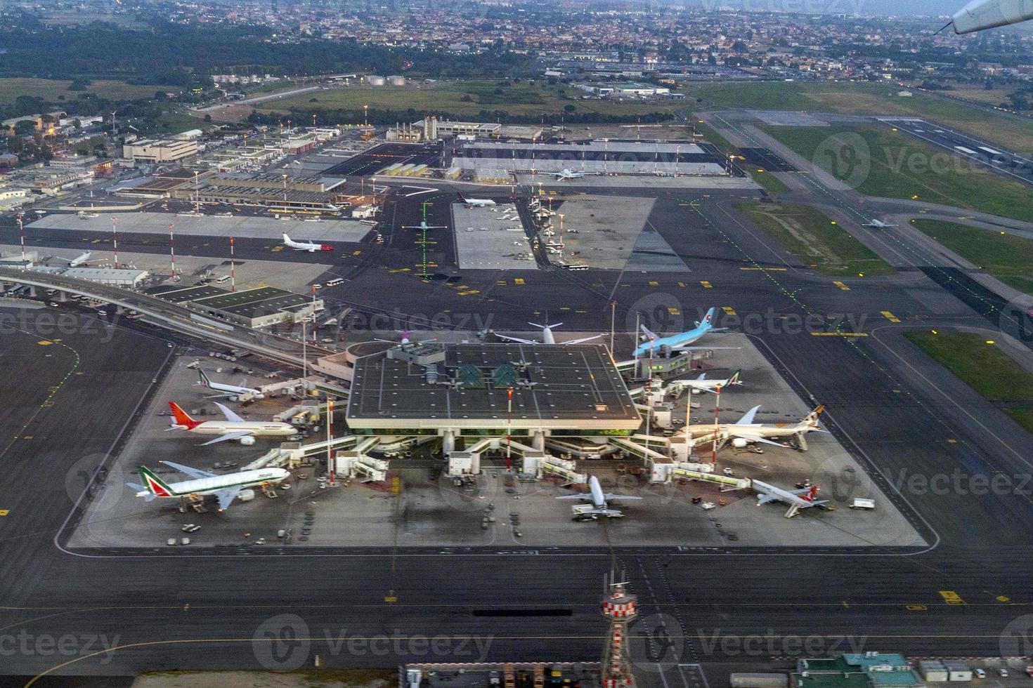 fiumicino, Italië - juni 16 2019 - Rome Internationale luchthaven antenne visie foto