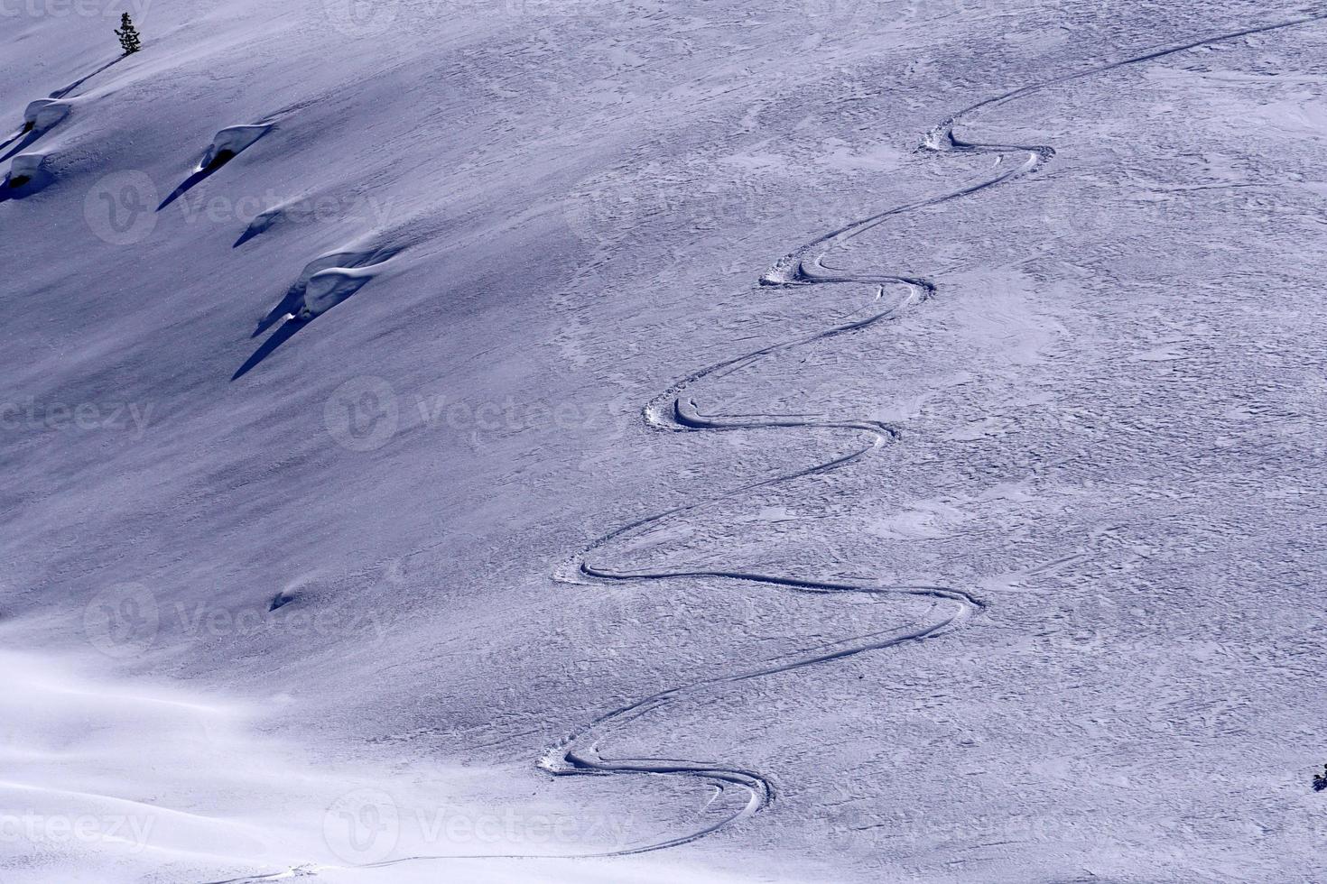 backcountry skiën trails sneeuw detail foto