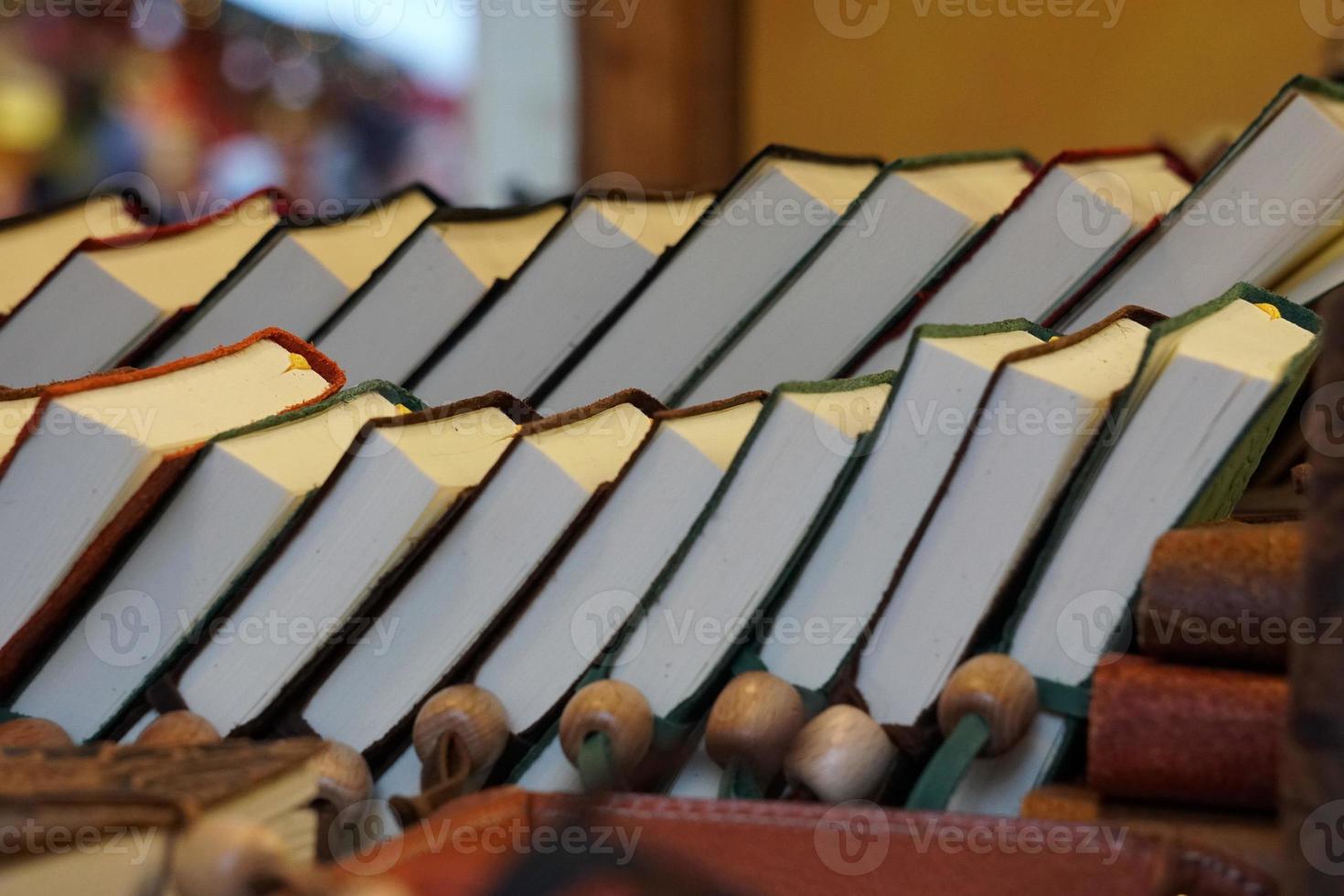 antiek en bijzonder boeken plank foto