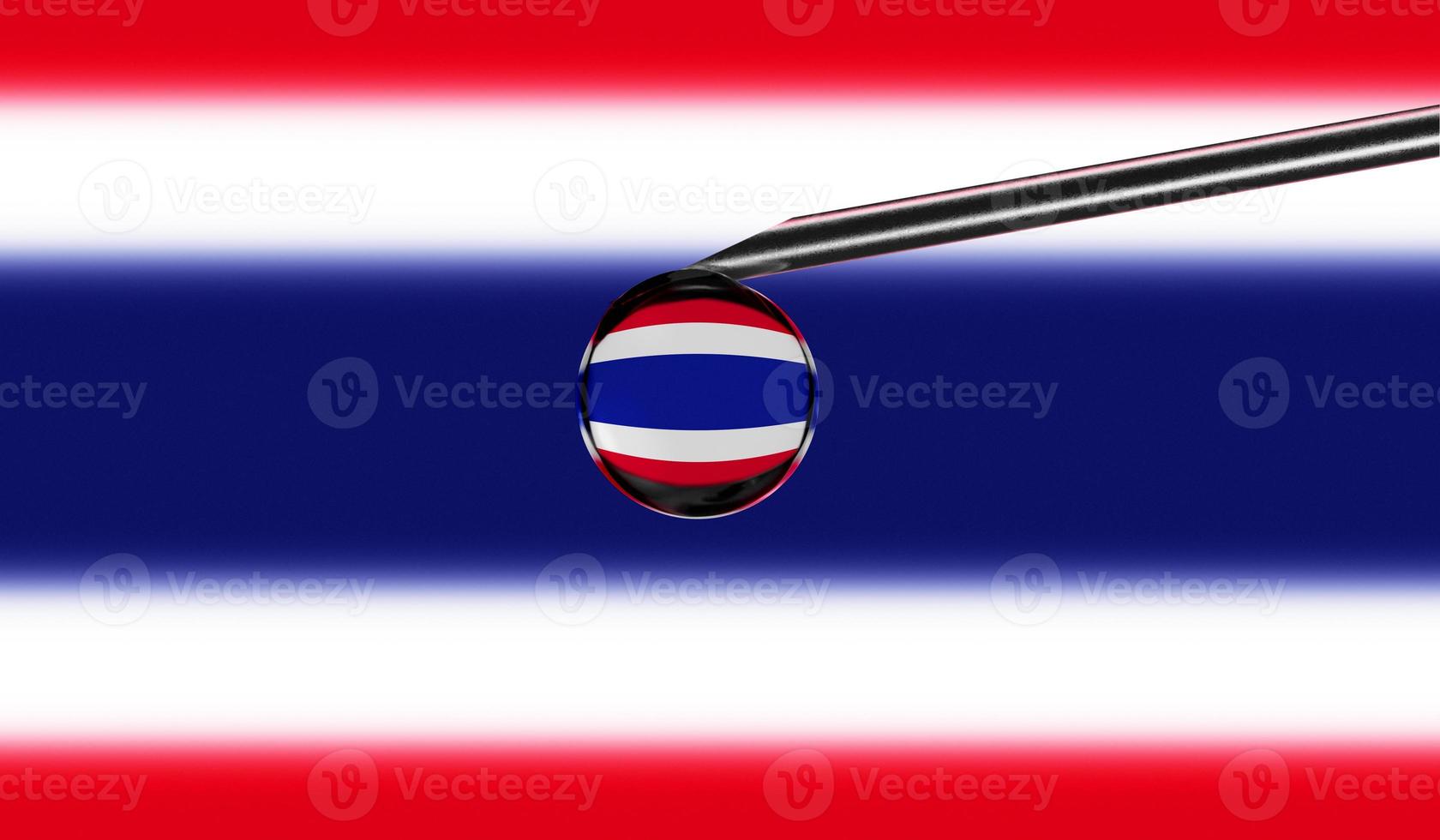 vaccin injectiespuit met laten vallen Aan naald- tegen nationaal vlag van Thailand achtergrond. medisch concept vaccinatie. coronavirus SARS-CoV-2 pandemisch bescherming. nationaal veiligheid idee. foto