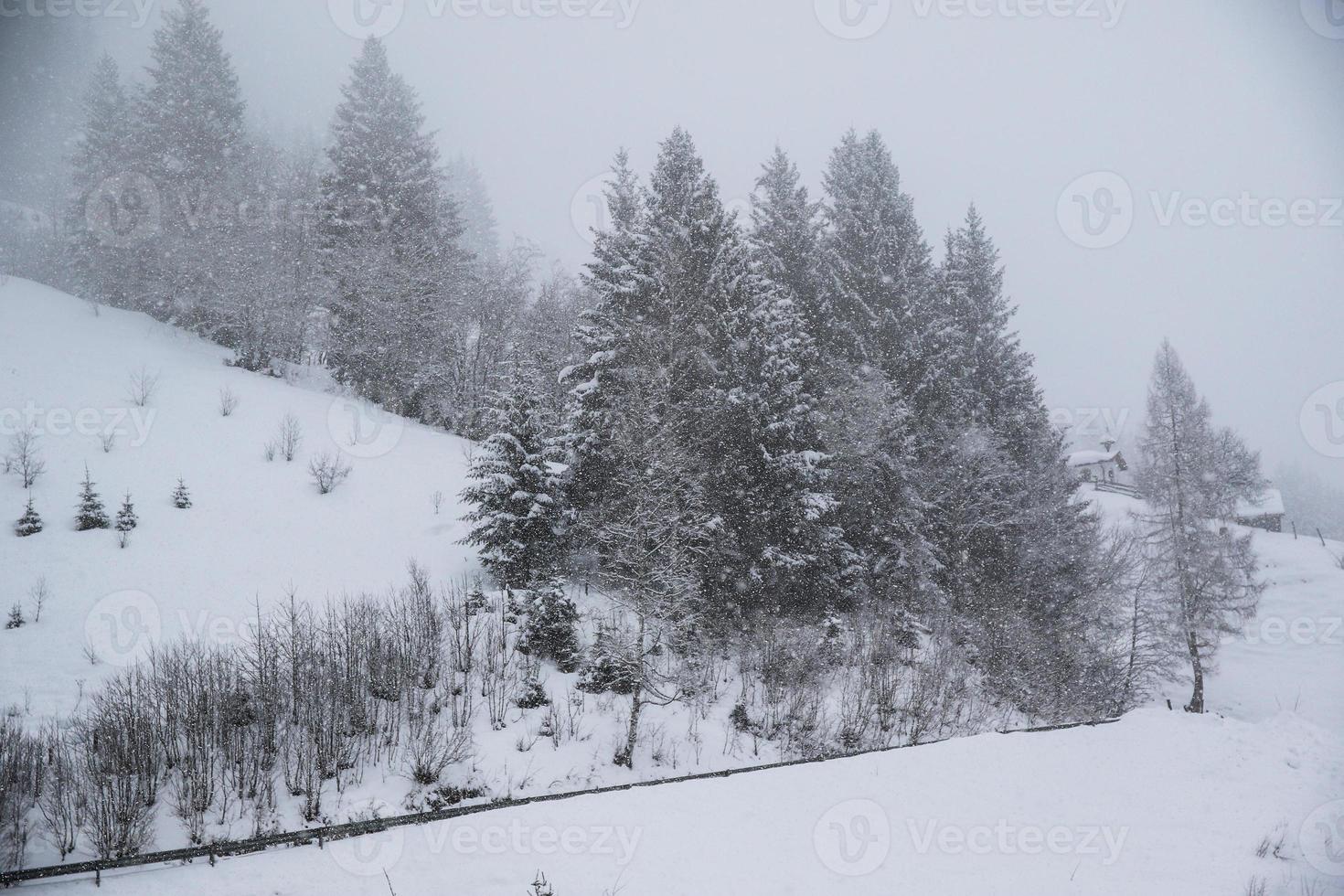 winter landschap in oostenrijks Alpen foto