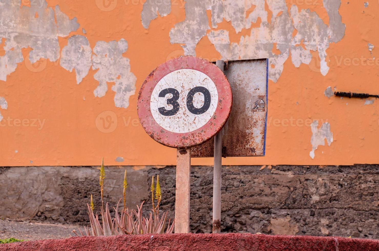 oud verkeersbord foto