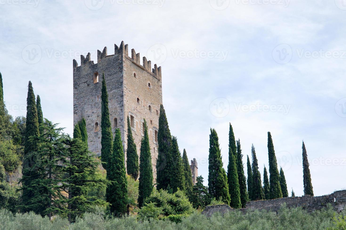 kasteel van arco di trento - meer Garda - Italië foto