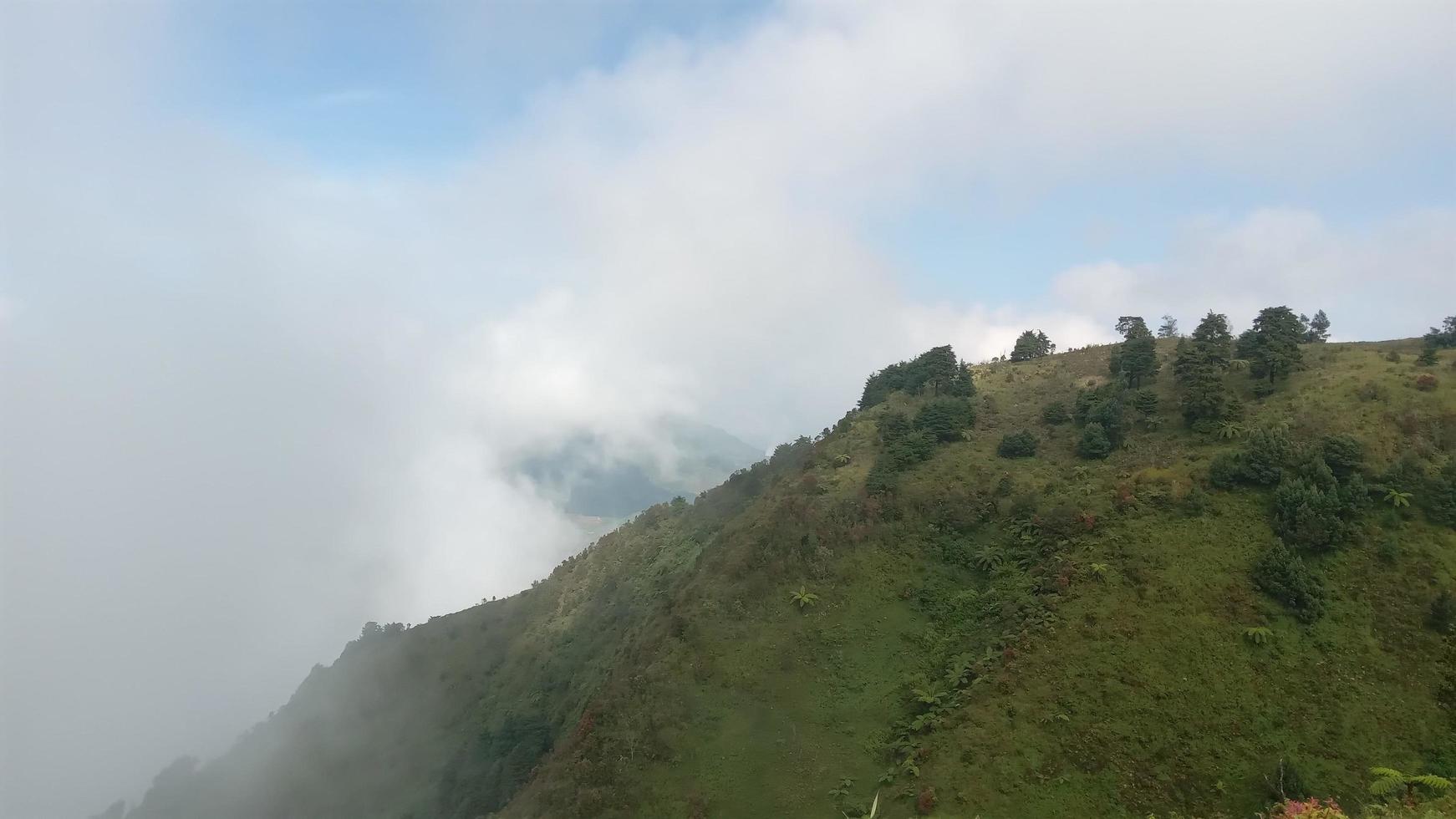 berg landschap visie, monteren prau dieng Indonesië foto