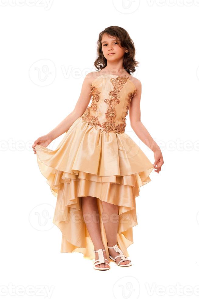 schattig weinig meisje in een chique jurk foto