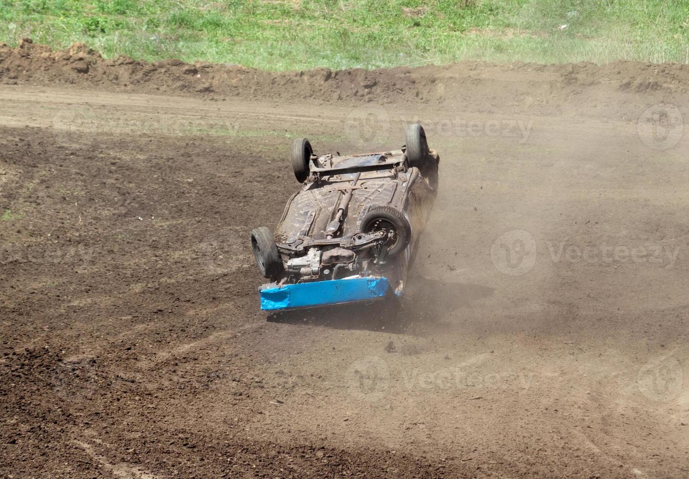 ras voor overleving. auto ongeluk foto