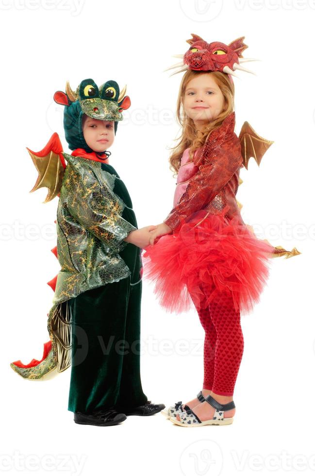 twee kinderen in kostuums foto