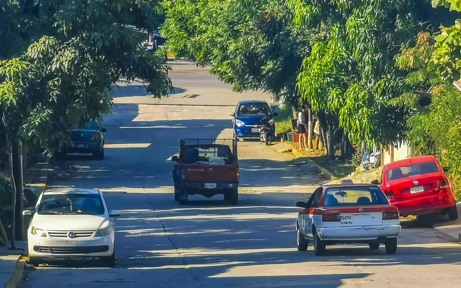 puerto escondido oaxaca Mexico 2022 bezig weg straat het rijden auto's verkeer jam puerto escondido Mexico. foto