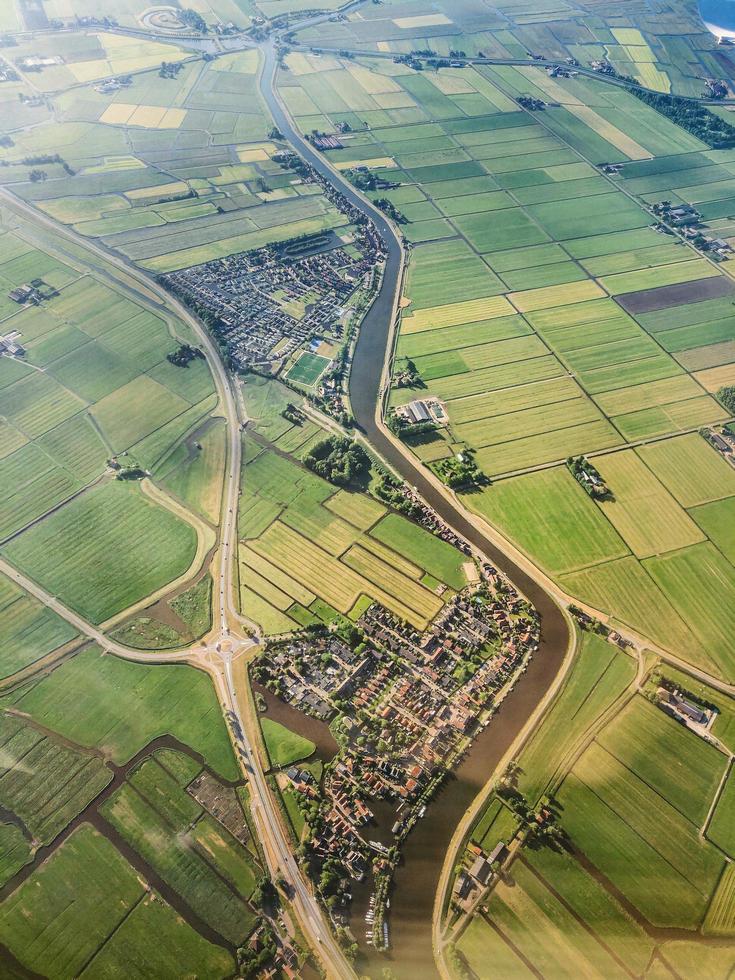 luchtfoto van dorp foto