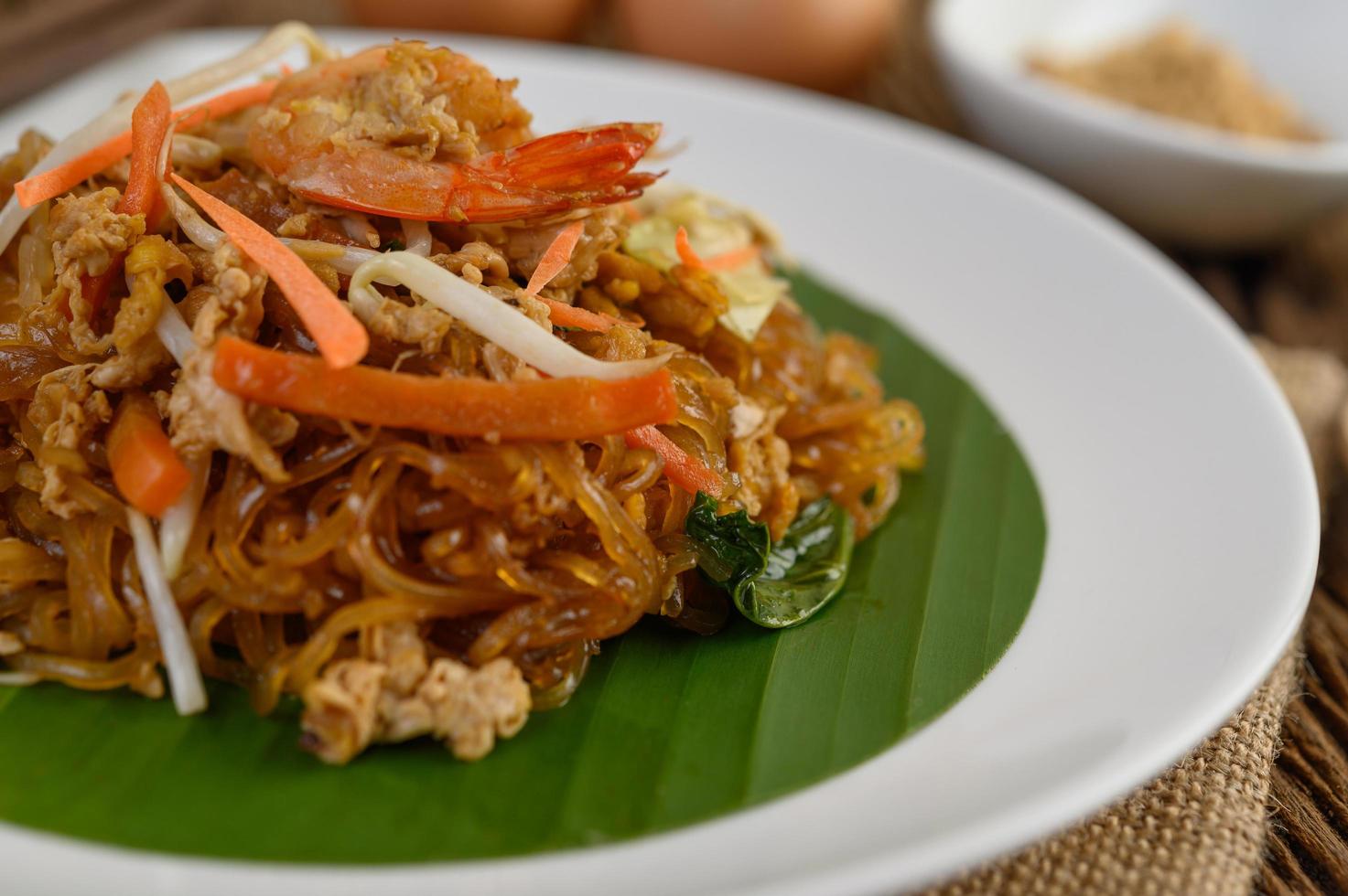 pad thai garnalen close-up foto