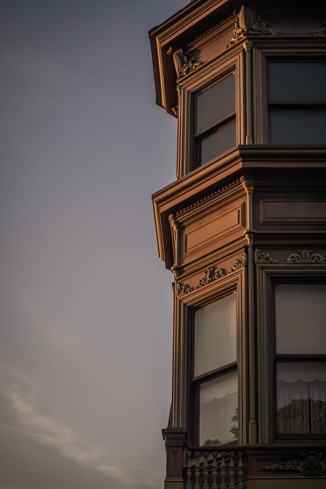 san francisco, ca, 2020 - victoriaans gebouw bij zonsondergang foto