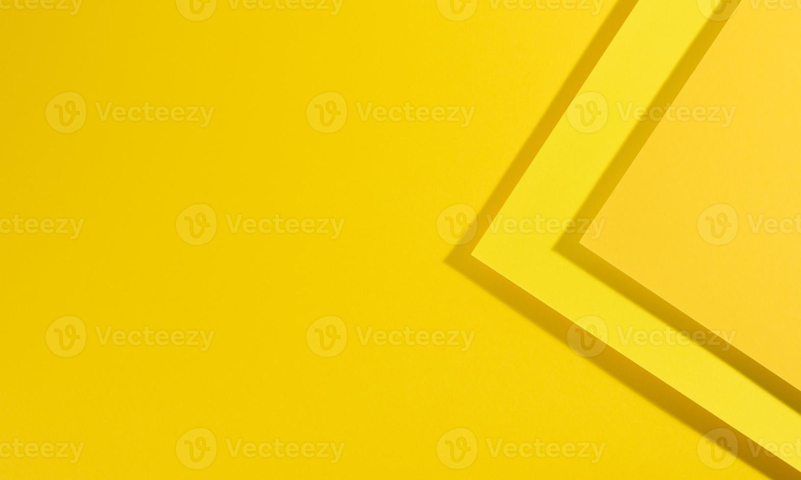modern geel helder achtergrond met lakens van papier met schaduw. sjabloon voor bedrijf, banier foto