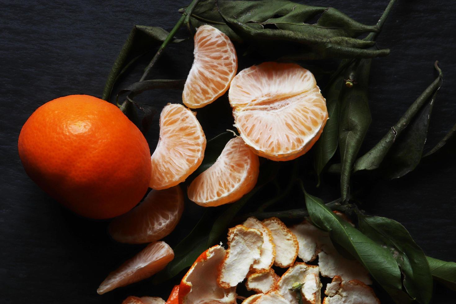 clementines op zwart foto