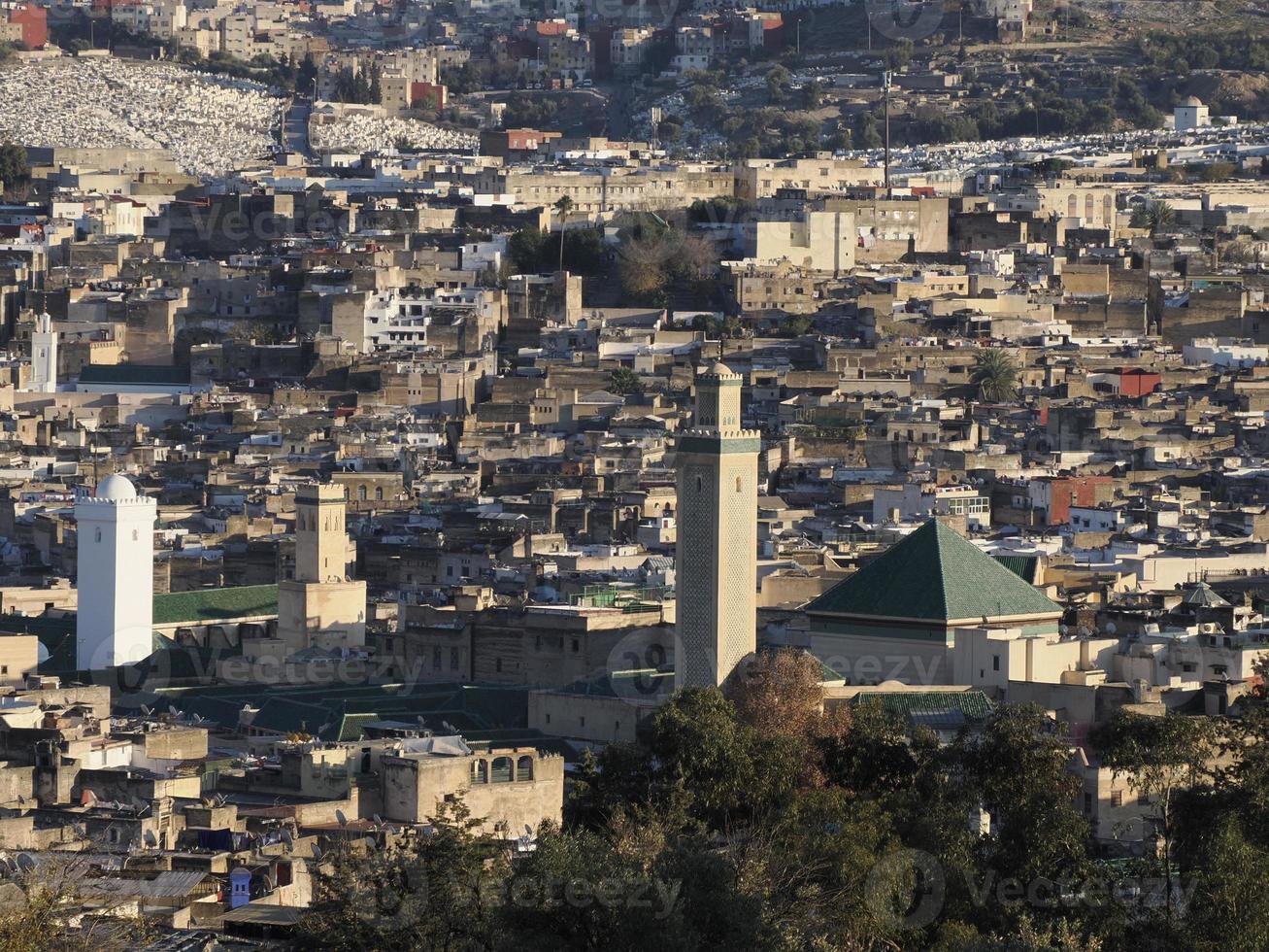 detail van moskee toren antenne visie panorama van de fez el Bali medina Marokko. Fez el Bali was Gesticht net zo de hoofdstad van de idrisid dynastie tussen 789 en 808 advertentie. foto