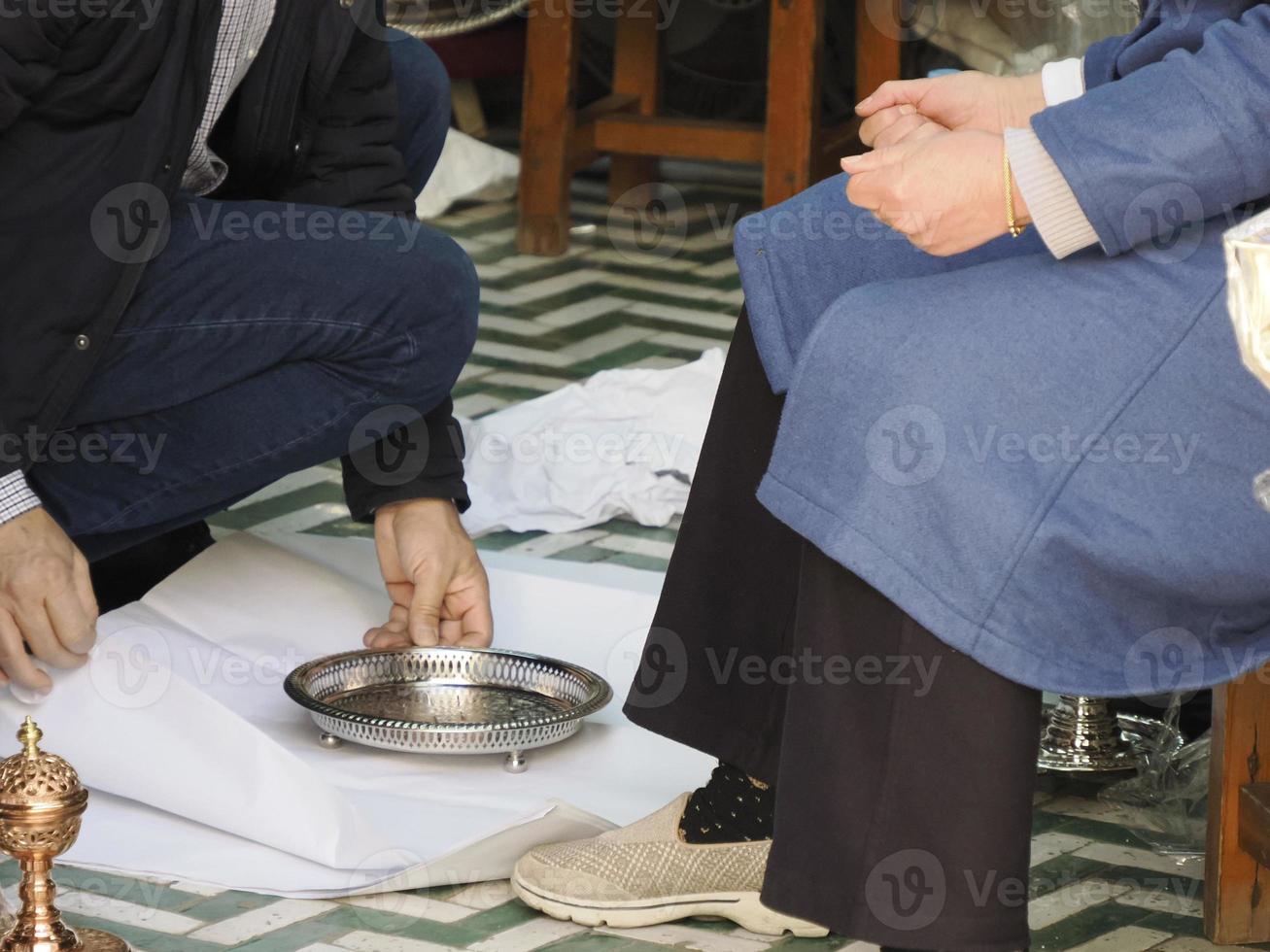 Immoraliteit De Kamer Symptomen koper ware winkel met servies, potten en pannen in de metaal werk een deel  van fez' souk, Marokko 19060696 Stockfoto