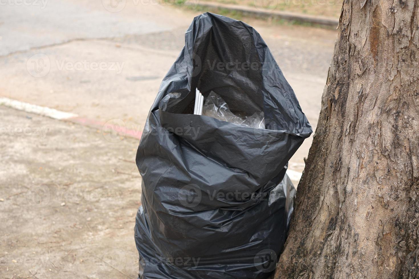 groot zwart Tassen voor vuilnis foto