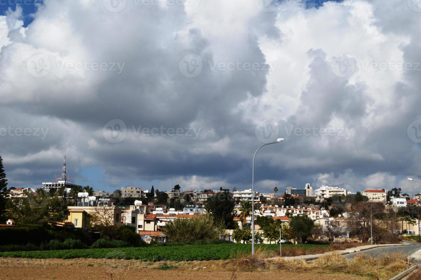 reusachtig wolken bovenstaand pathos, Cyprus foto