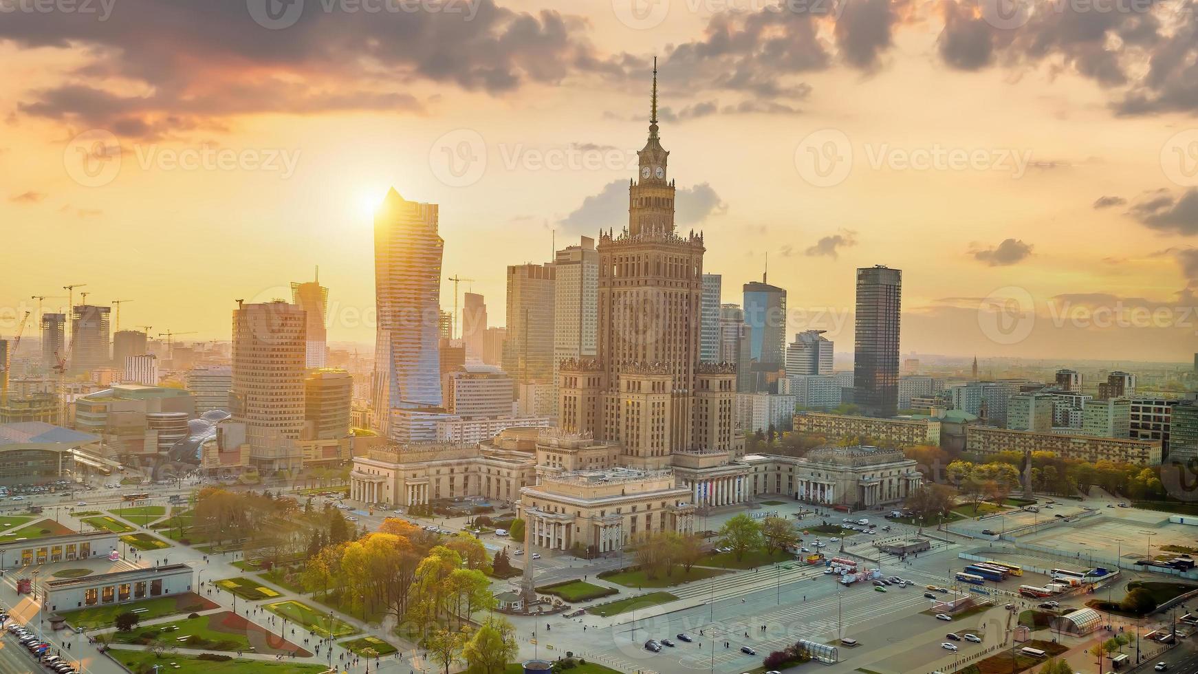 antenne foto van Warschau stad downtown horizon in Polen