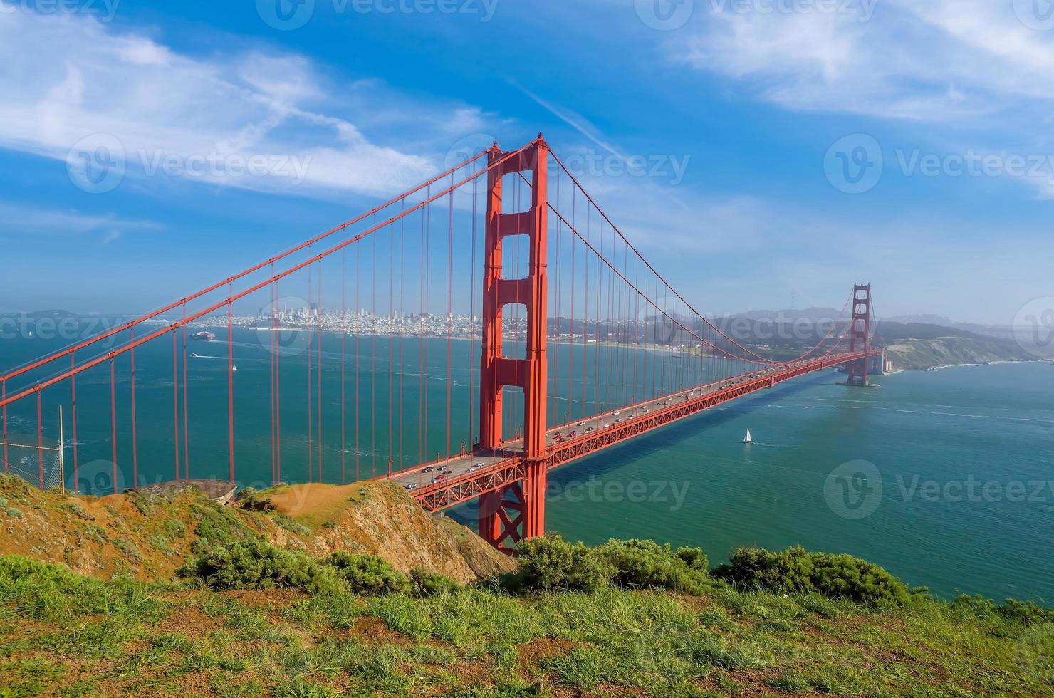 gouden poort brug en downtown san francisco in Verenigde Staten van Amerika foto