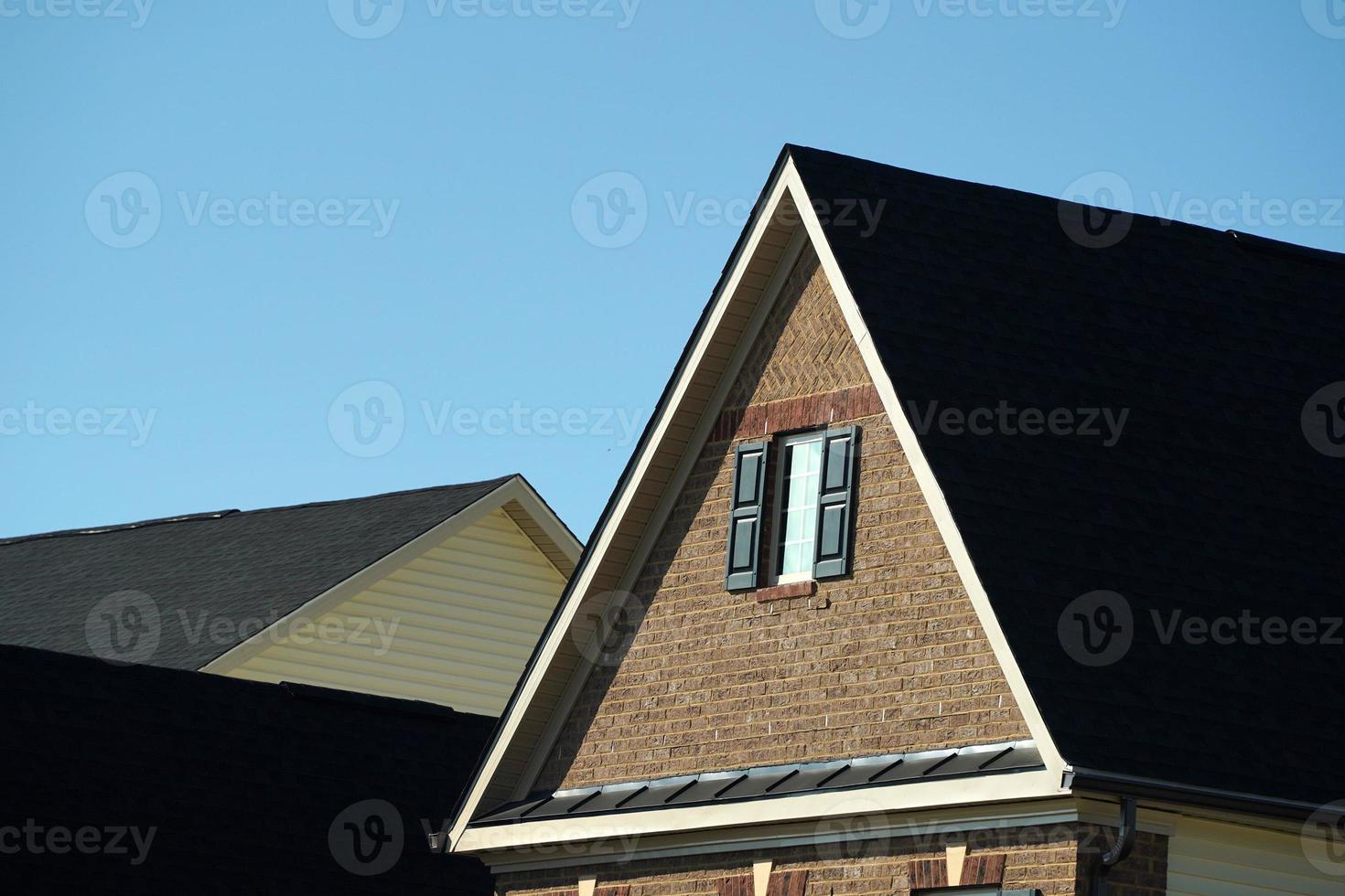 Nederlands dak in Verenigde Staten van Amerika huis bovenste midden- klasse nieuw gebouw foto