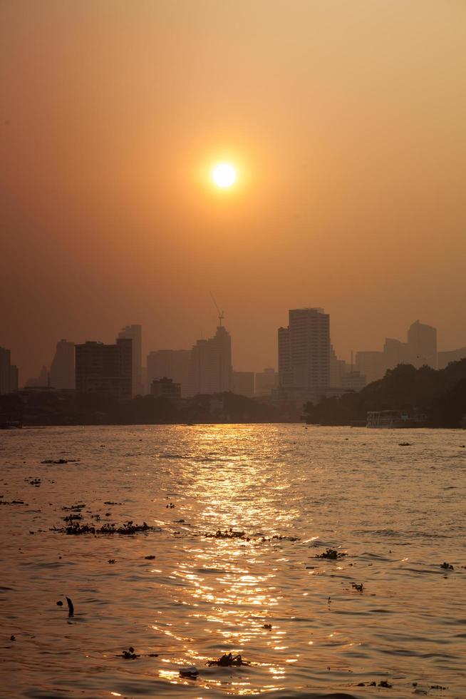 bangkok stad bij zonsopgang foto