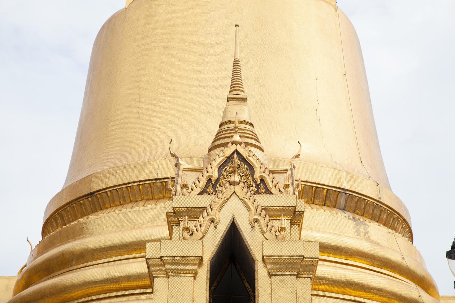 pagode in wat phra kaew in thailand foto