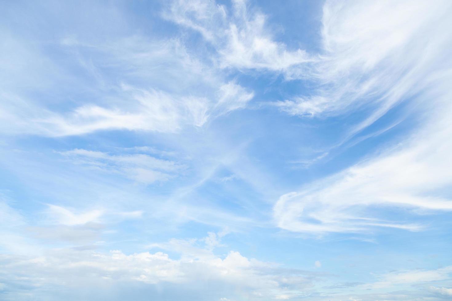 wolken in de lucht foto