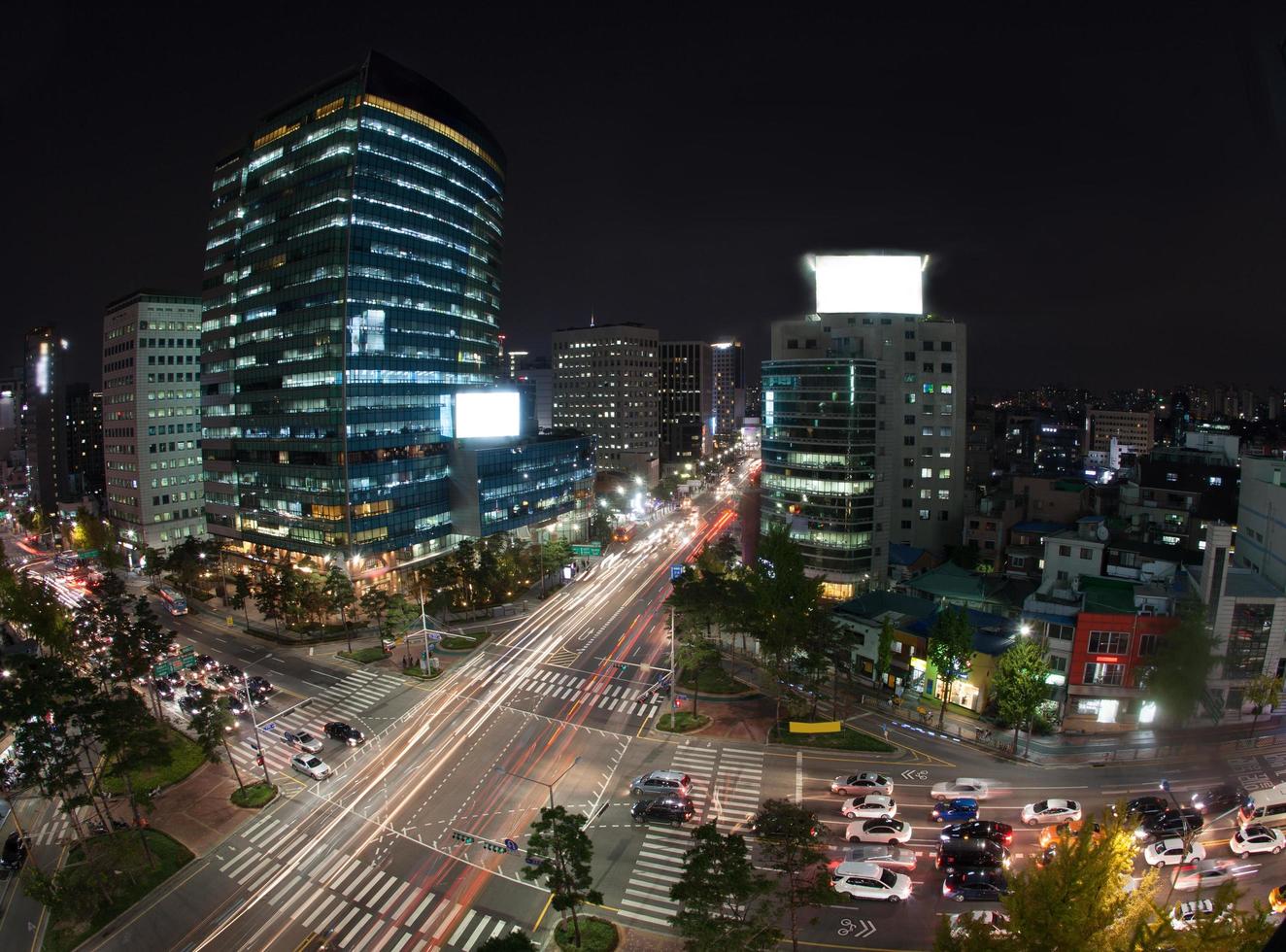 seoel, zuid-korea, 2020 - straten van seoel 's nachts foto