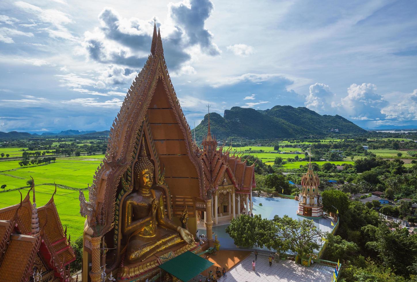 tijger grot tempel in thailand foto