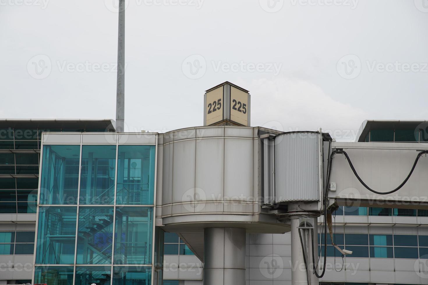 een poort in ataturk luchthaven in Istanbul, turkiye foto