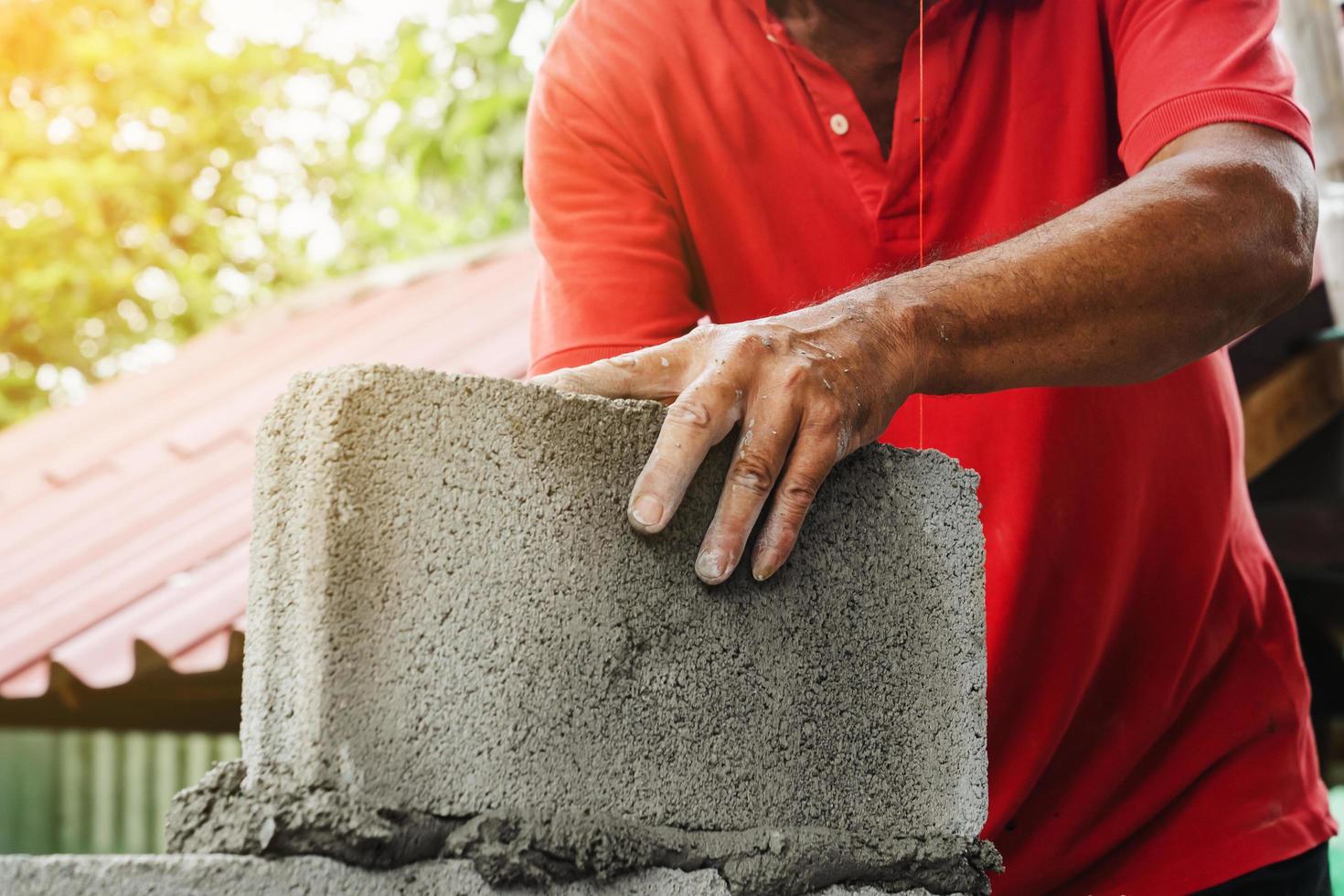 metselaar Mens werken bouwen voor bouw Bij huis foto