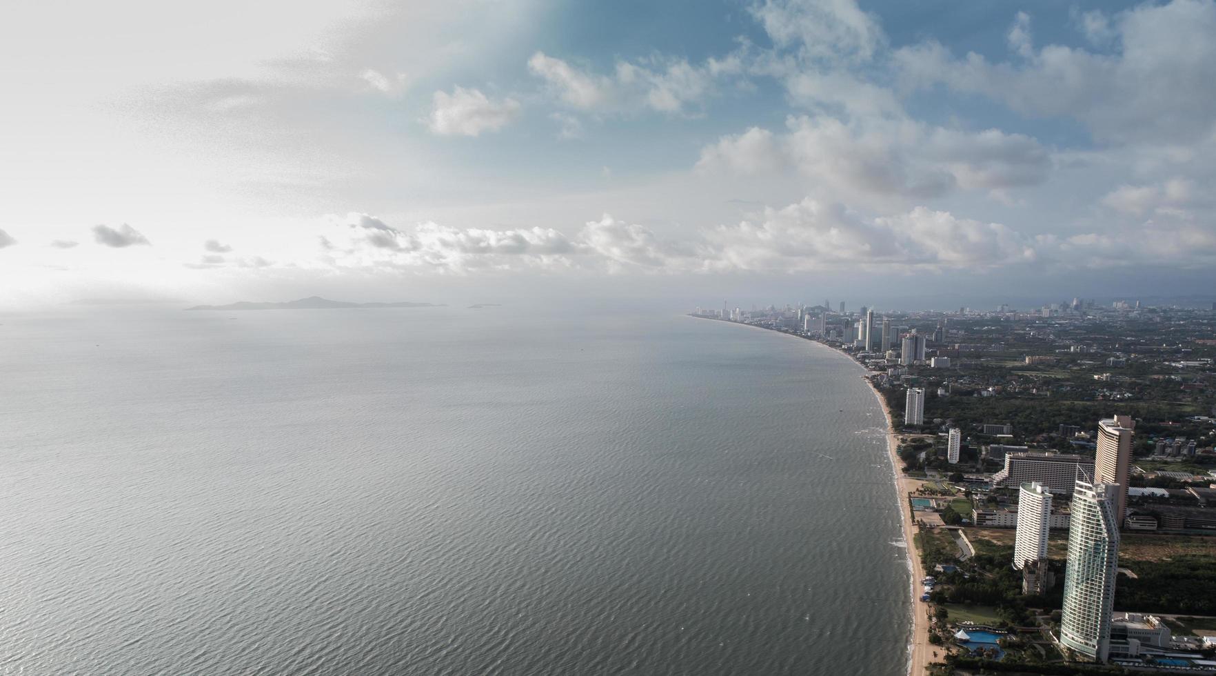 luchtfoto van pattayastrand, thailand foto