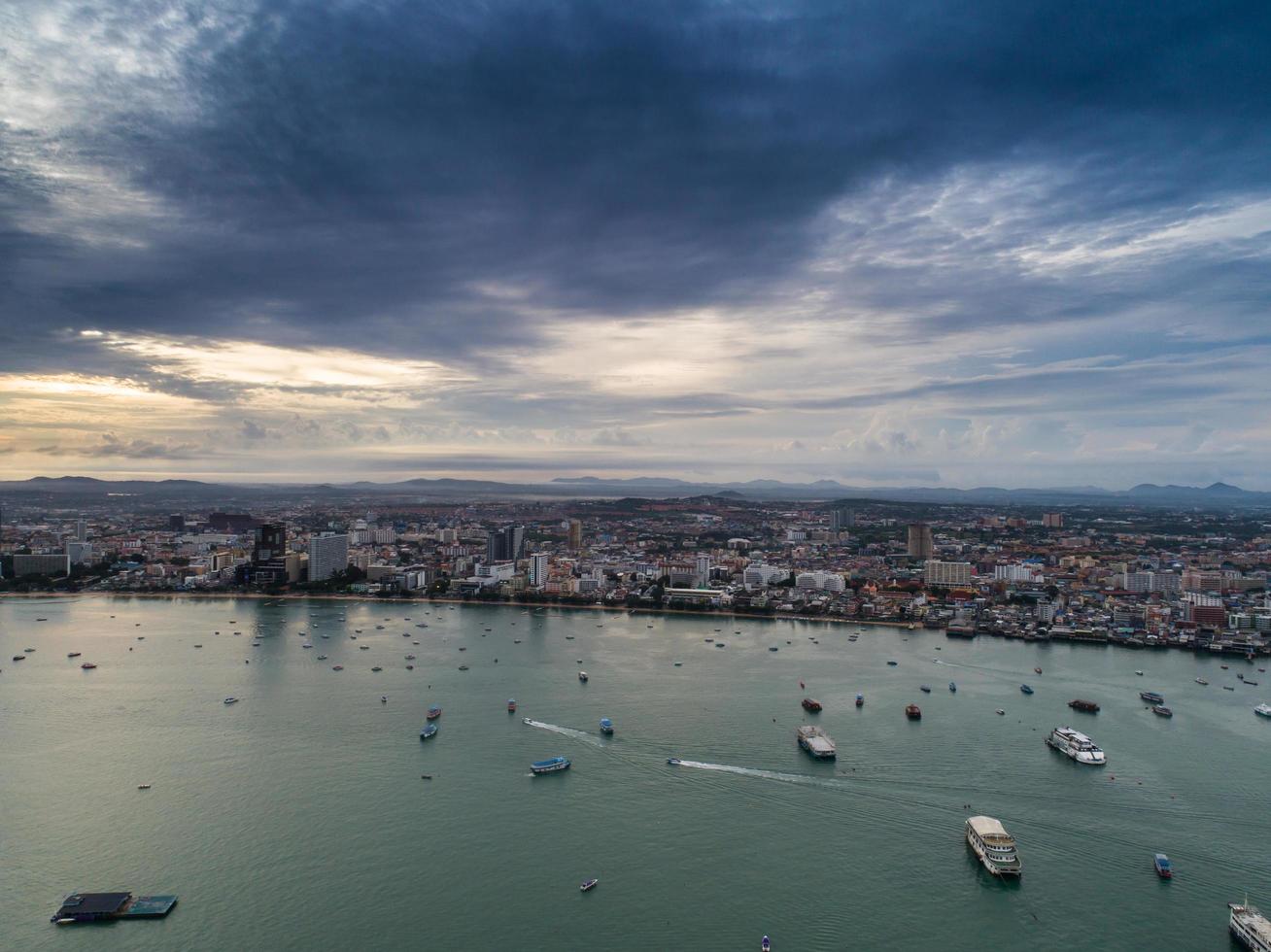 luchtfoto van pattayastrand, thailand foto