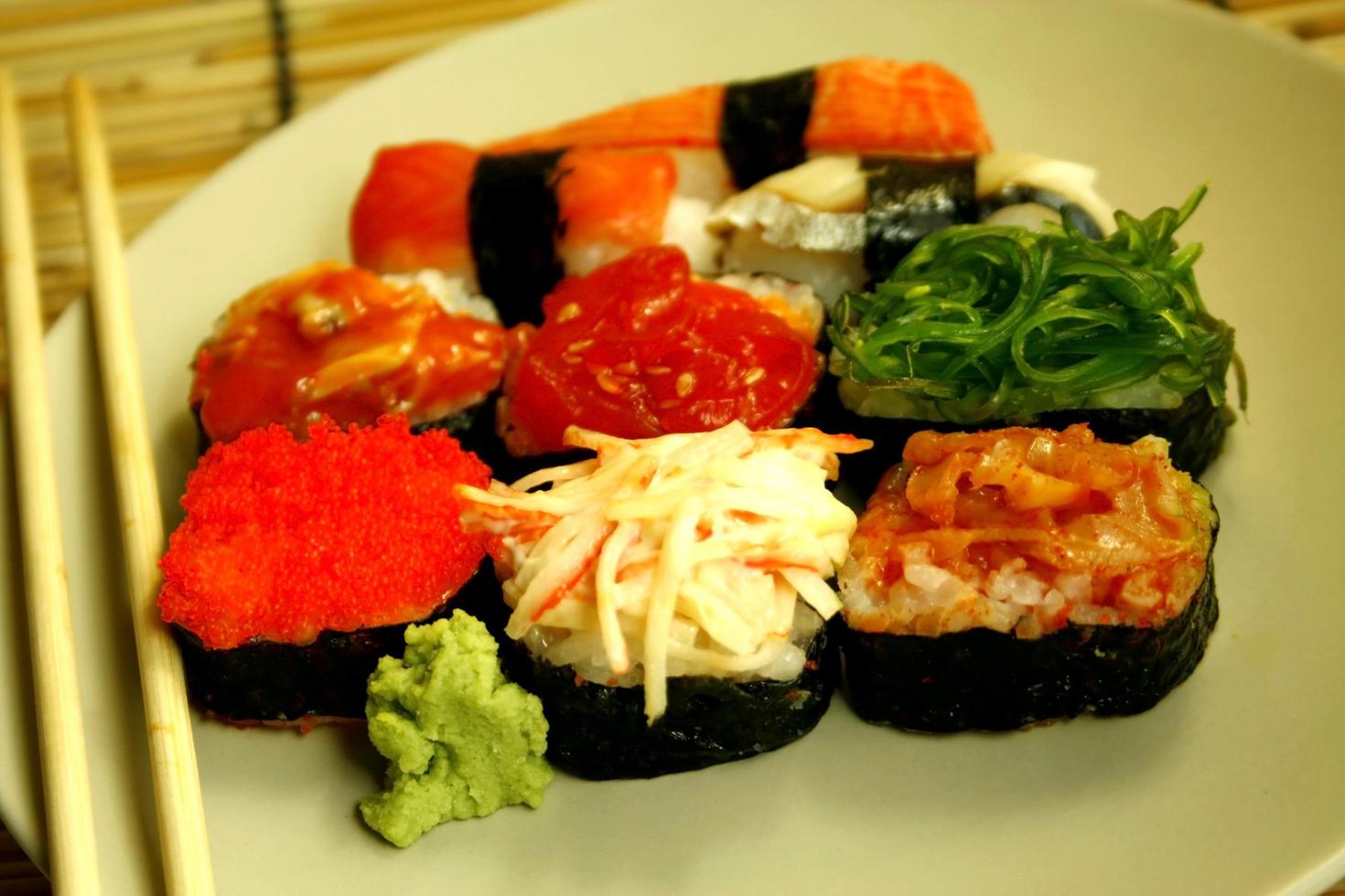 bord met sushi foto